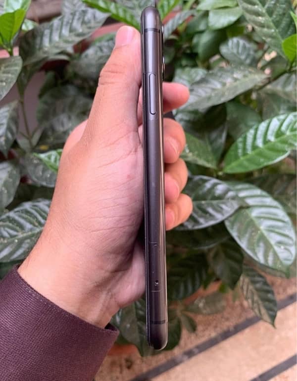 iPhone 11 physical dual PTA 4