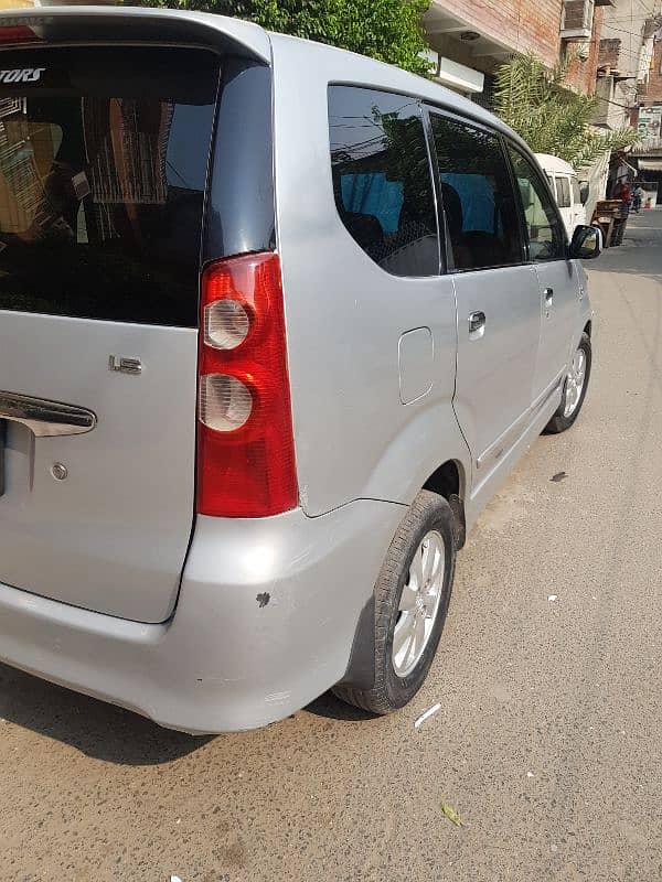 Toyota Avanza 2012 4