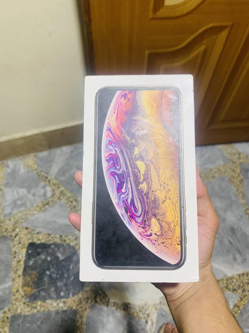 iphone xs with box 9