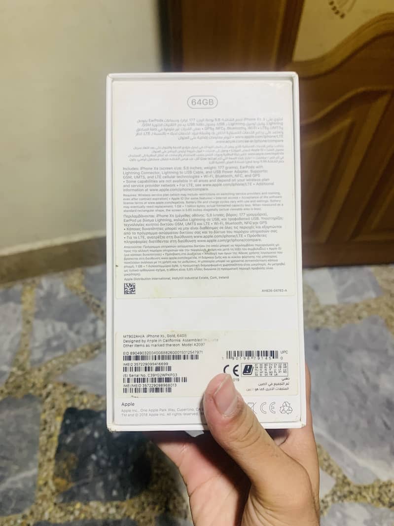 iphone xs with box 10