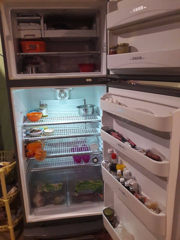 Dawlance Full Size Fridge in Excellent Condition 2