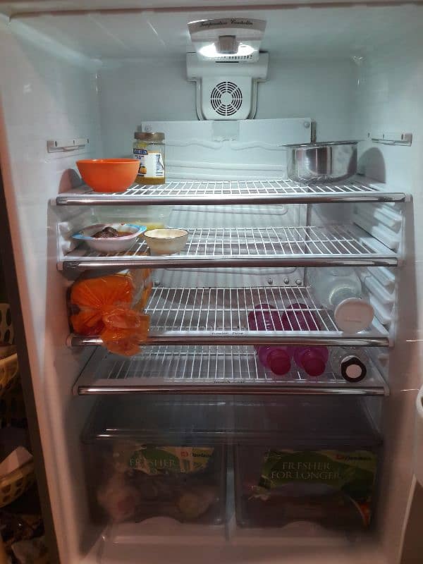 Dawlance Full Size Fridge in Excellent Condition 4