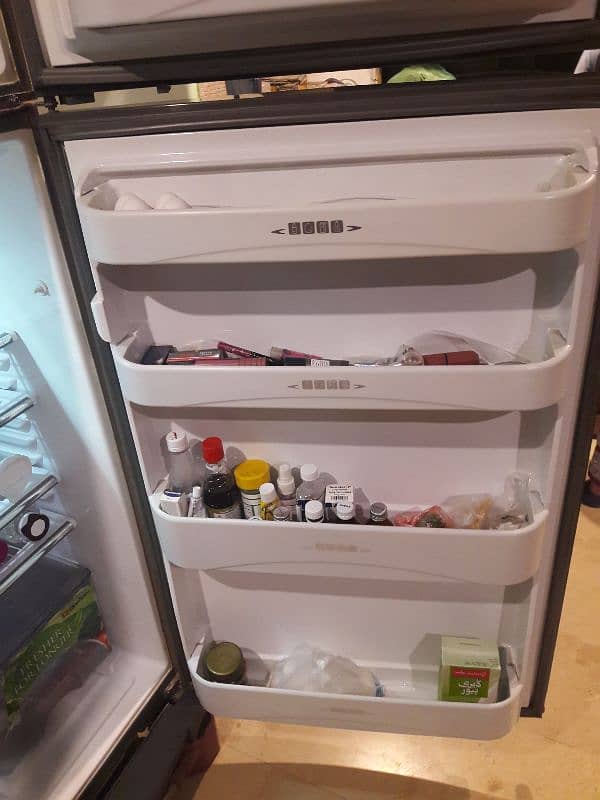 Dawlance Full Size Fridge in Excellent Condition 5