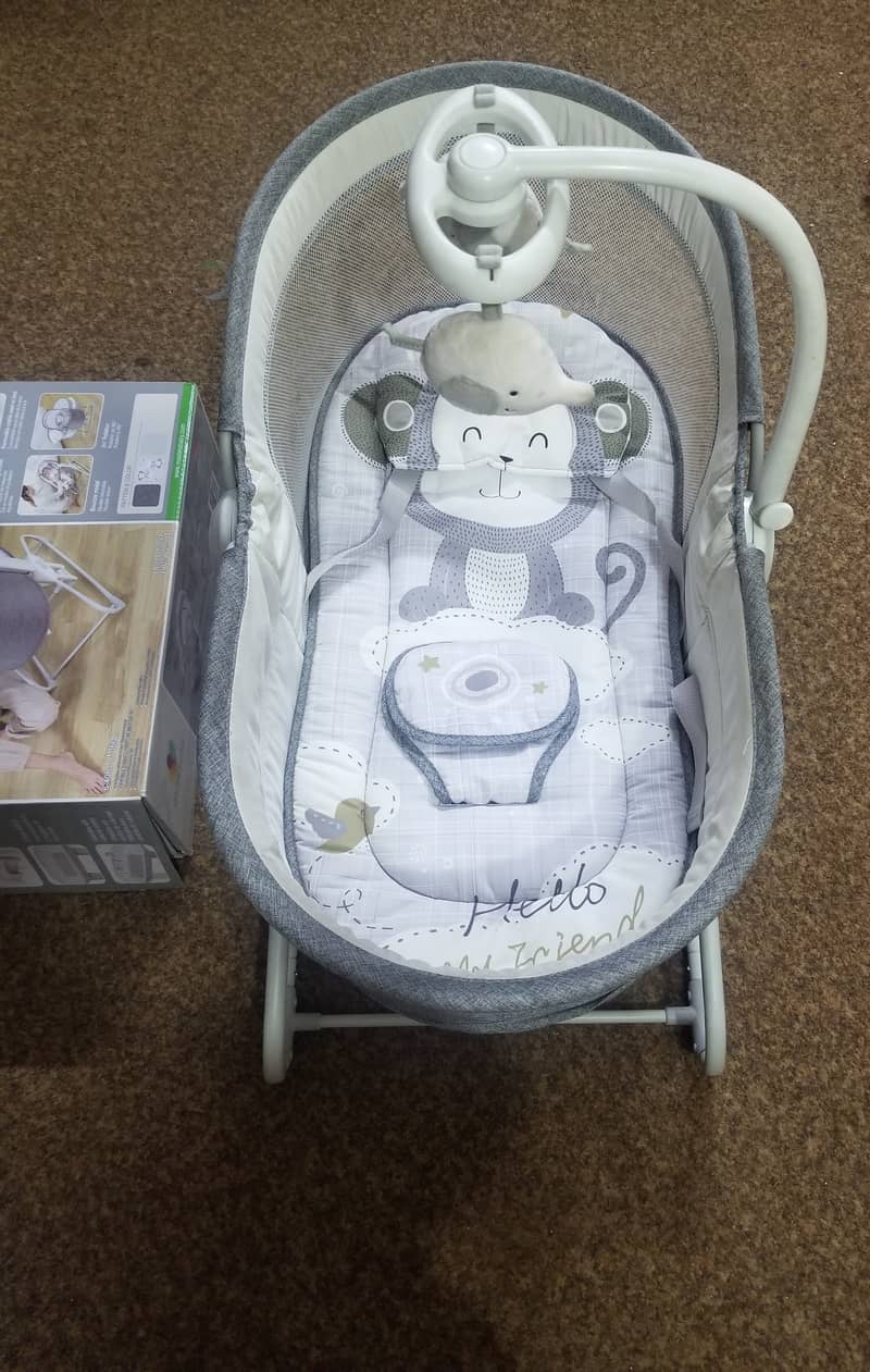 Mastela 4 in 1 bassinet 1