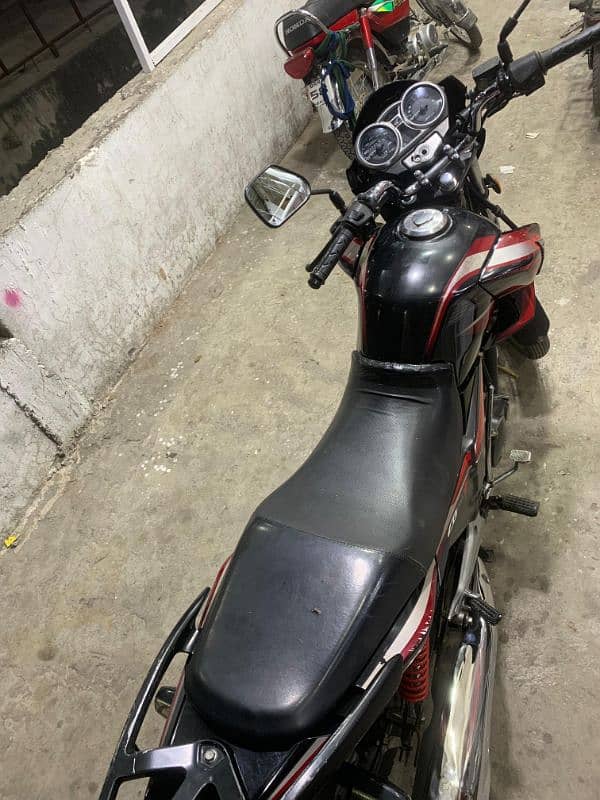 Honda CB 150 F self start 5