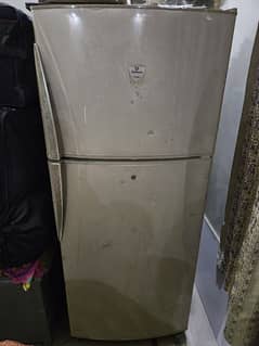 dawlance medium size refrigerator in working condition. 0