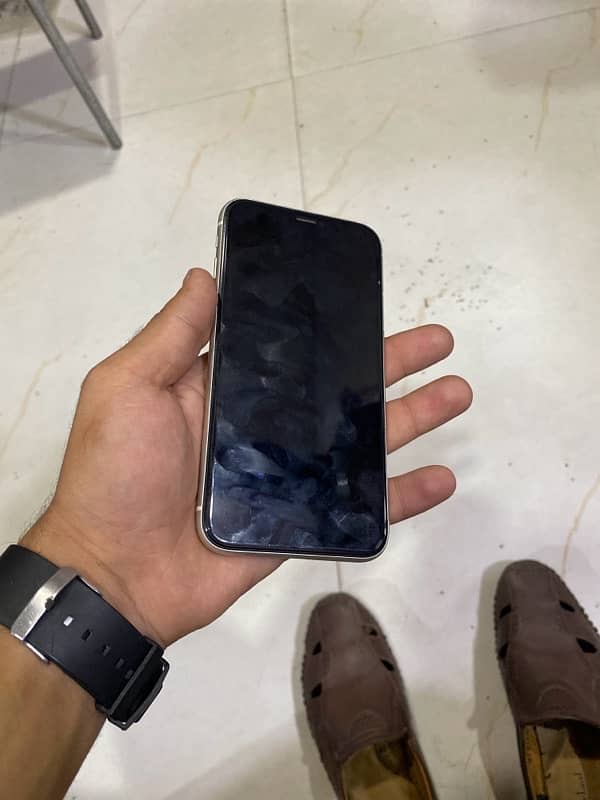 I phone 11 pta 128gb 3