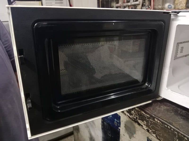 Microwave oven 2