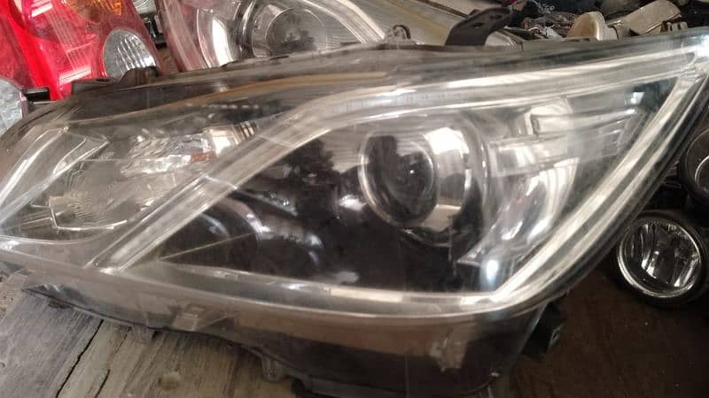 crown 2018 21  head light 2