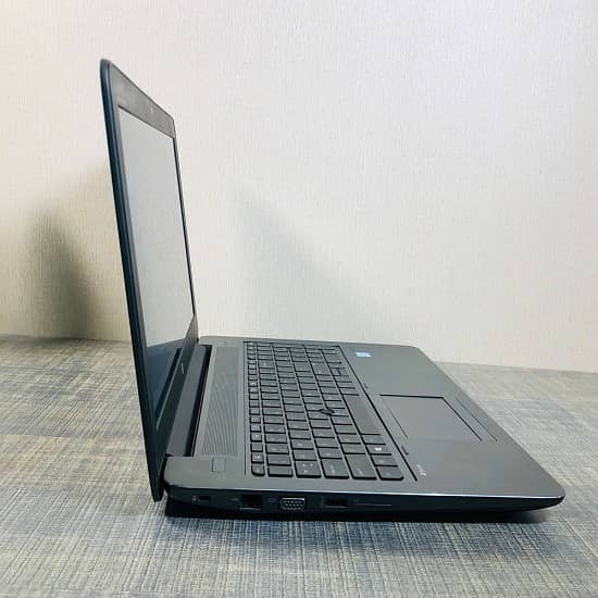 HP ZBOOK 17 g3 Workstation Laptop core i7 6gen HQ 2