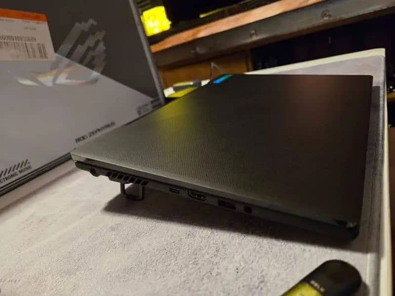 ASUS ROG ZEPHYRUS M16 0