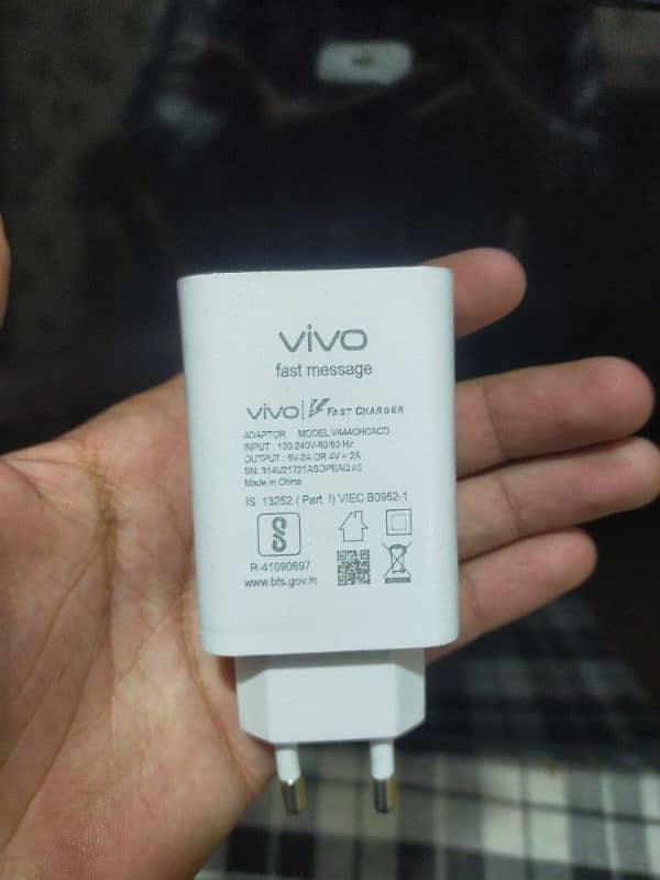 Vivo 40W Fast Charging Adapter 1