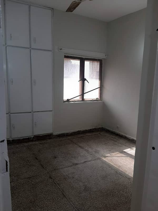 G/11 3th floor housing foundation 700sq 2bed apartment available for sale 1