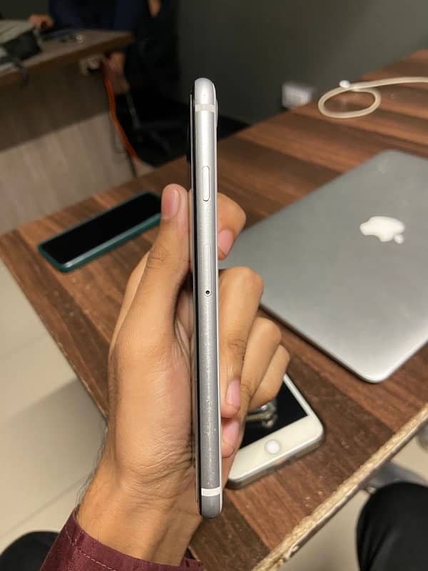 iphone se 2022 full new condition 5