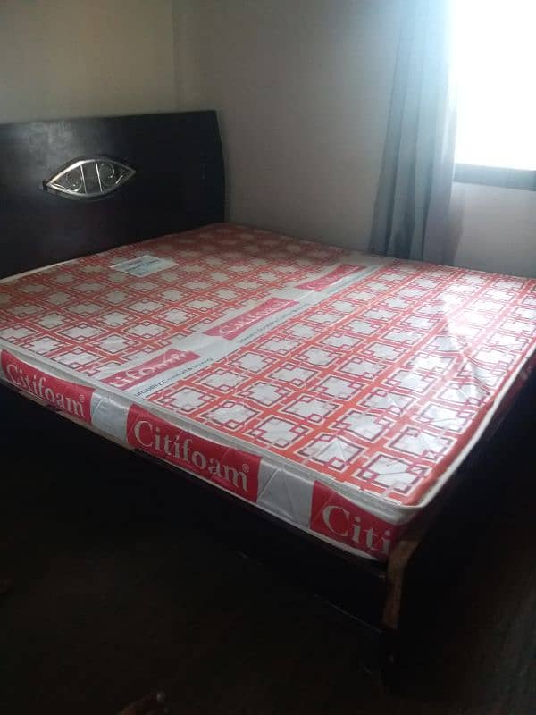 urgent sale mattress king size medicated 1