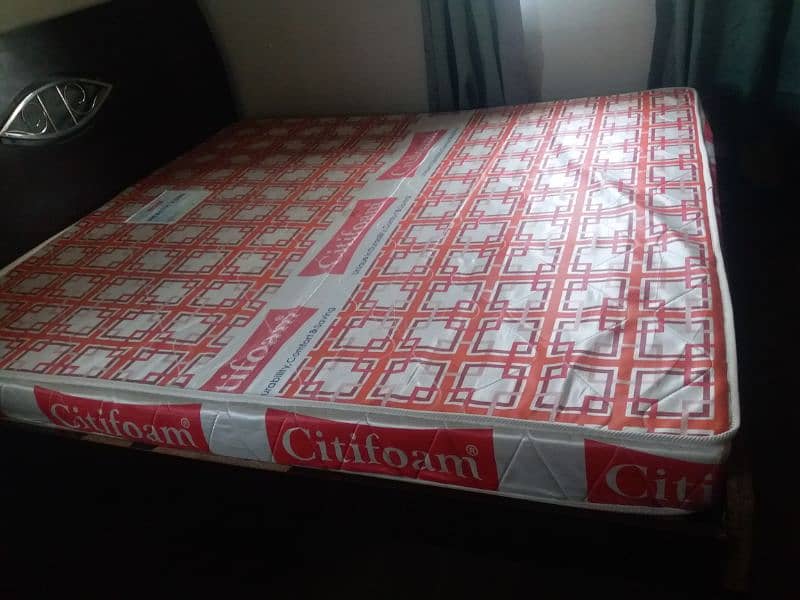 urgent sale mattress king size medicated 2