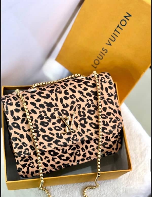 High Quality Crossbody Bags on Reasonable Prices 14