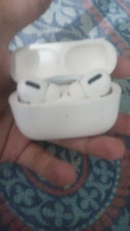 airpods pro2 9/10 condition is best with box 0