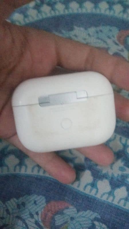 airpods pro2 9/10 condition is best with box 1