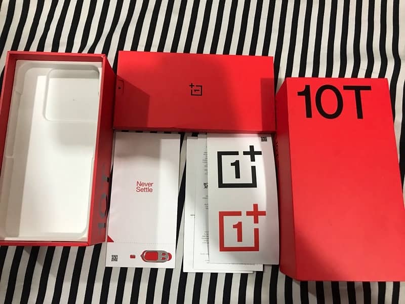 one plus 10T new box pack 16/256 Green 4