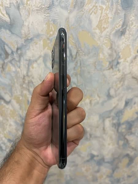 Iphone 11 pro max Pta Approved 3