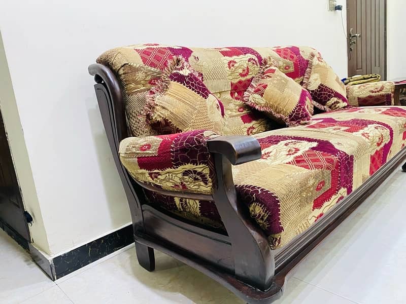 sofa set 3 2in1 condition 10by8 wood all Ohk 4