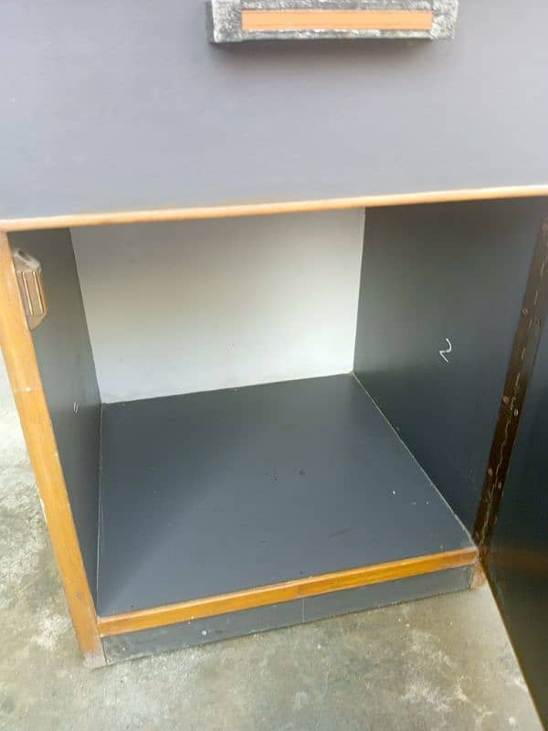 office Cabinet Drawer good condition metal body 1