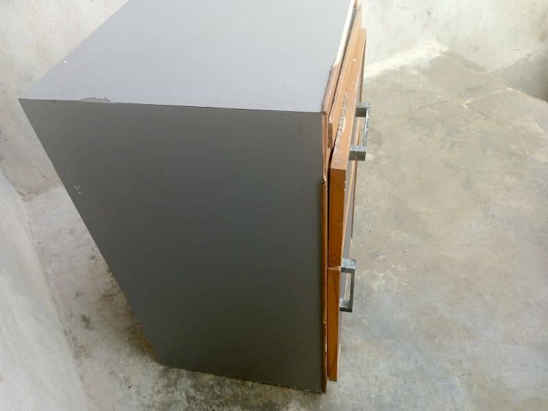 office Cabinet Drawer good condition metal body 18