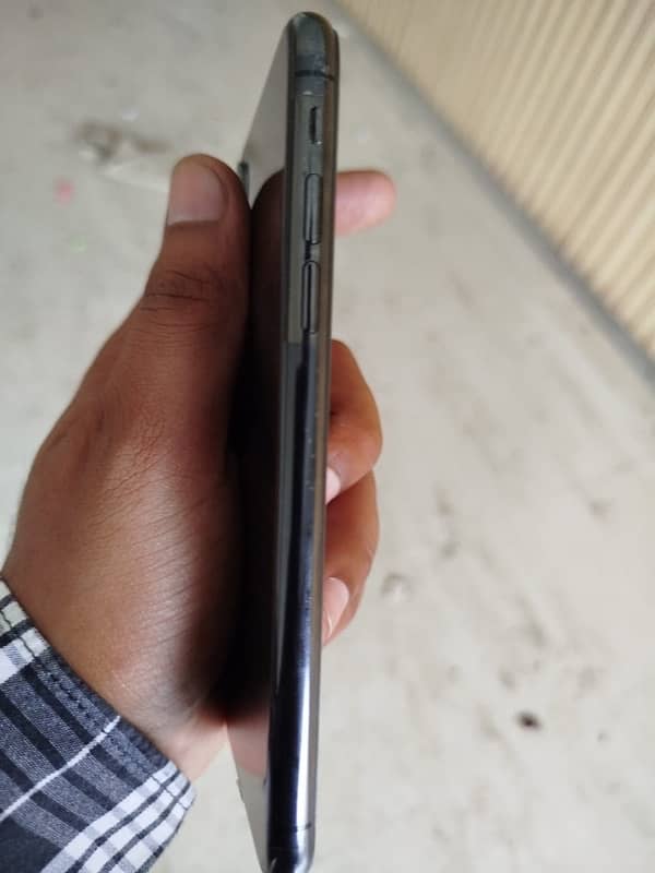 I phone Xs 64gb non PTA no open no repair 7