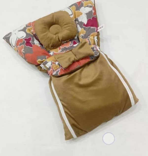 Velvet carry nest with pillow bow 1