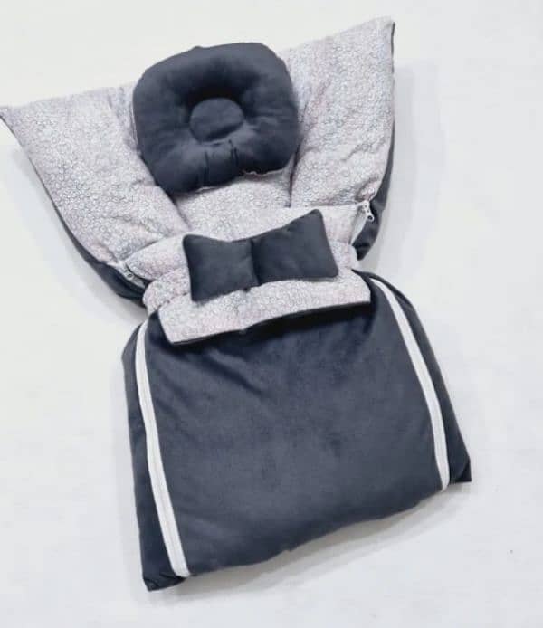 Velvet carry nest with pillow bow 3