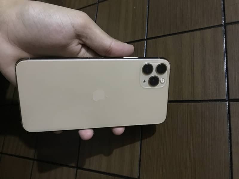 Iphone 11 pro max 4