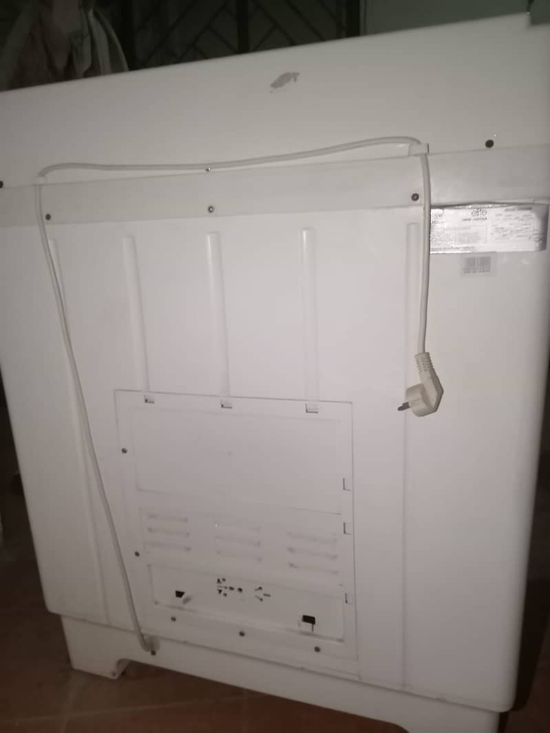 Urgent selling manual washing machine. 2