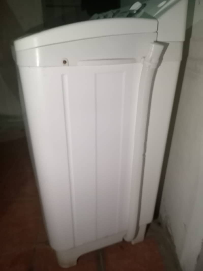 I am selling my manual washing machine. Only serious buyers contact p 3