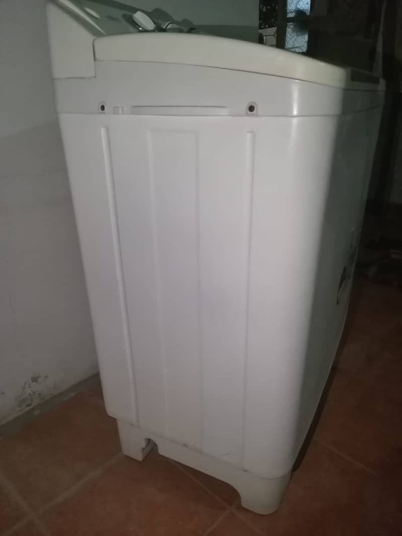 I am selling my manual washing machine. Only serious buyers contact p 4