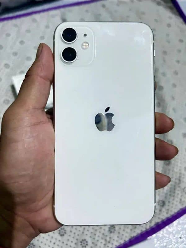 iphone 11 9/10 condition white color 2