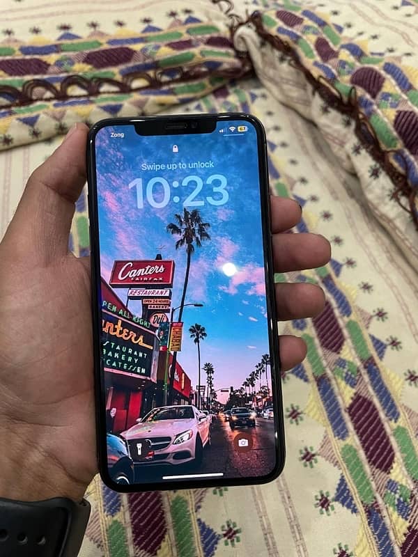 iPhone 11 pro max 256gb pta approved 3