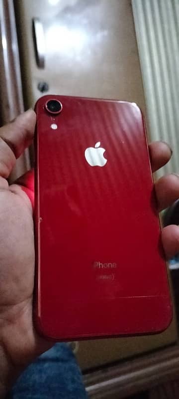 I phone xr water pak 64/gb/ battery 80 //10by 10 1