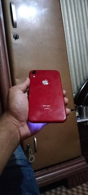 I phone xr water pak 64/gb/ battery 80 //10by 10 5