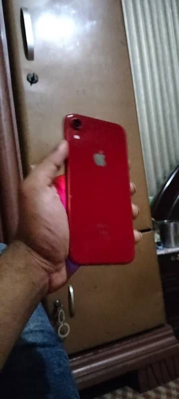 I phone xr water pak 64/gb/ battery 80 //10by 10 6