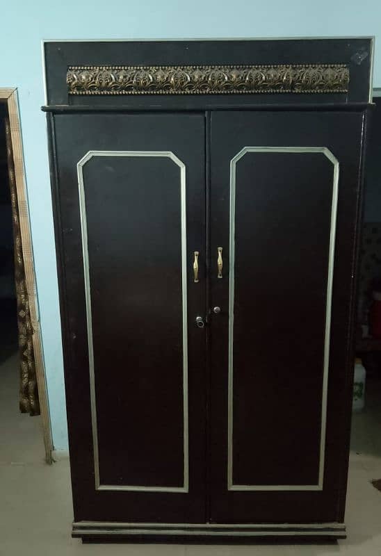 wood Almari in good condition 1