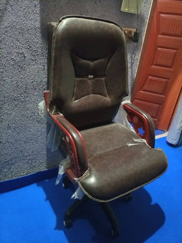 Office Chair New 10/10 conidion what's ap numbr O3288101737 2