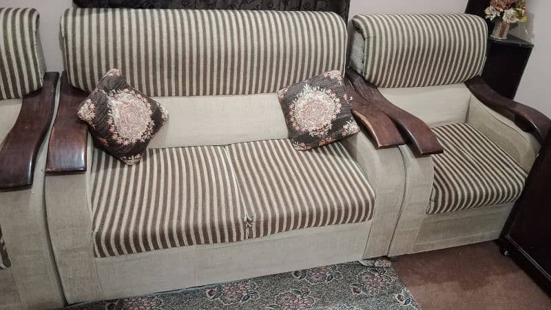 7 seater sofa for sale with covers and cushions. 5