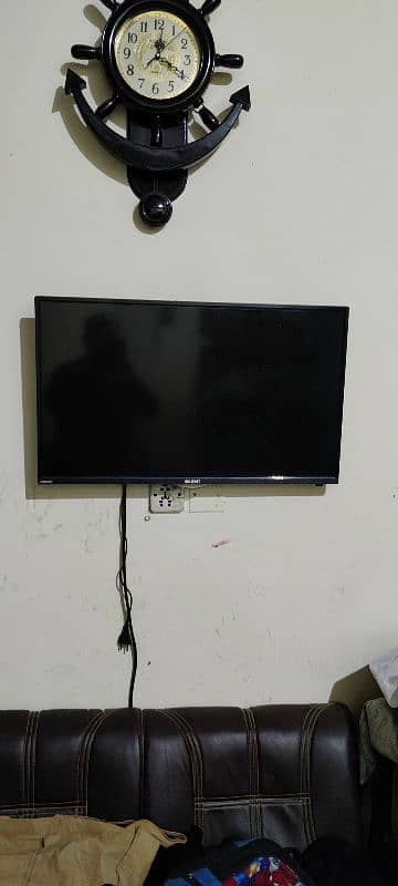 LED TV FOR NEWS AND ENTERTAINMENT 0