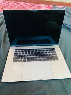 MacBook Pro 2017 core i7 15 inches