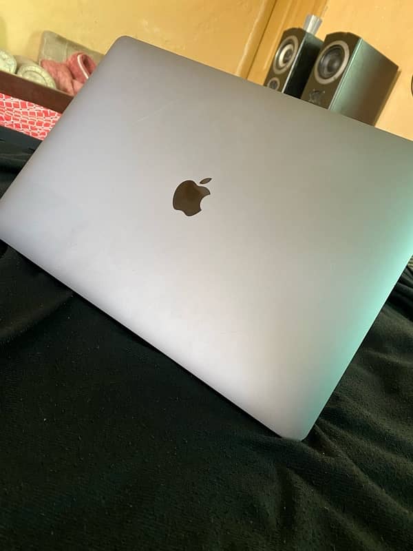 MacBook Pro 2017 core i7 15 inches 4