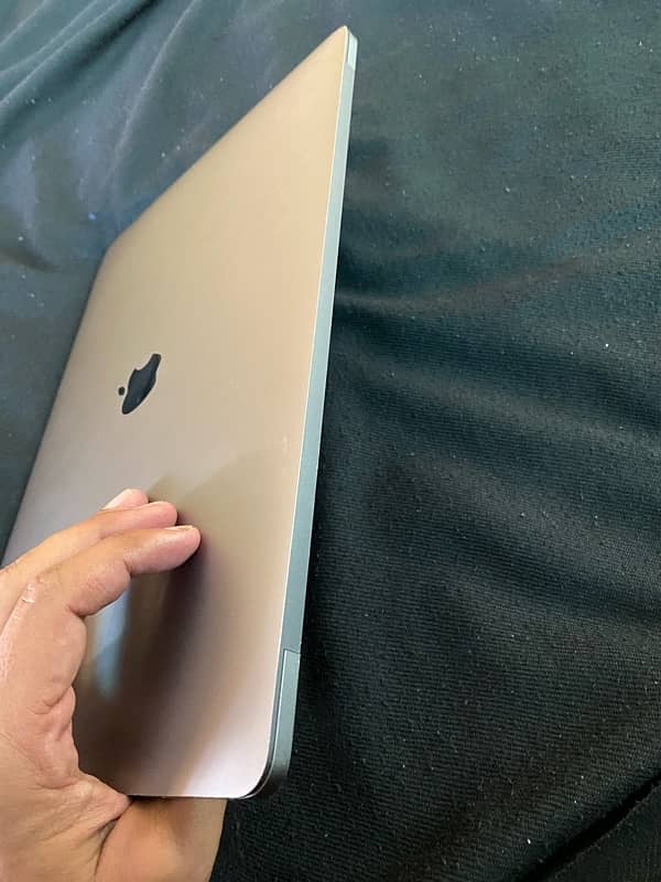 MacBook Pro 2017 core i7 15 inches 15