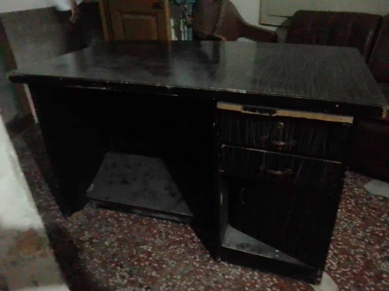 Table For sale in good condition 1