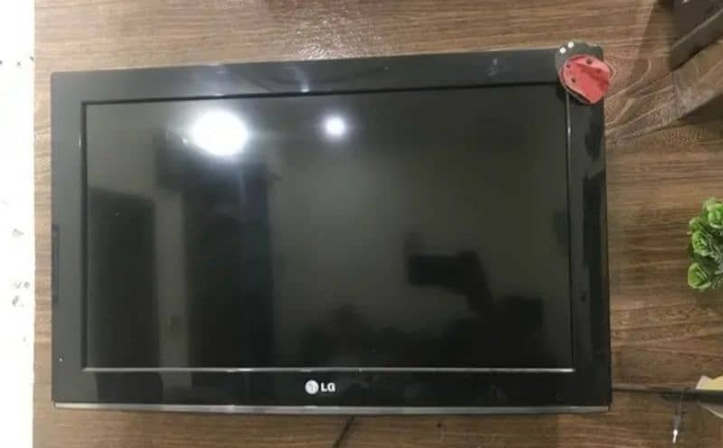 orignol Lg 30 inch led tv used like new box available 2