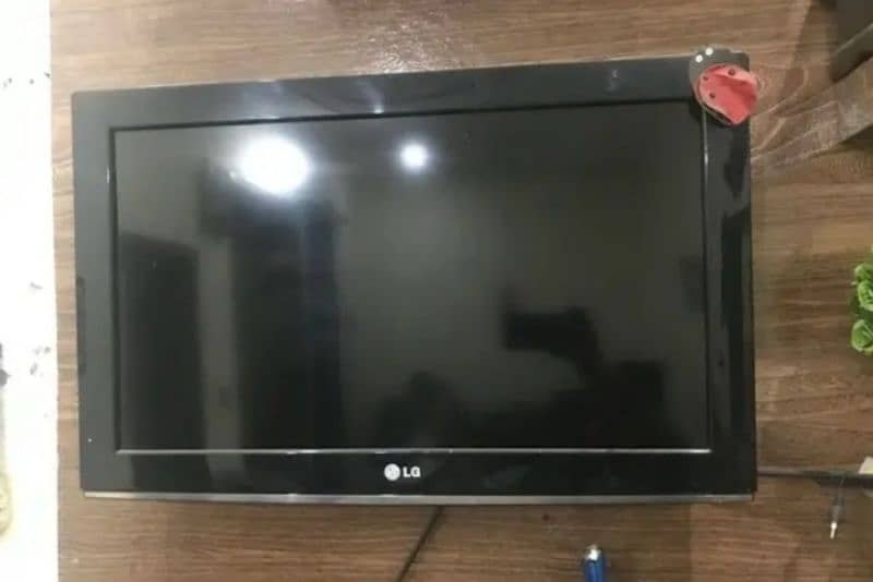 orignol Lg 30 inch led tv used like new box available 3